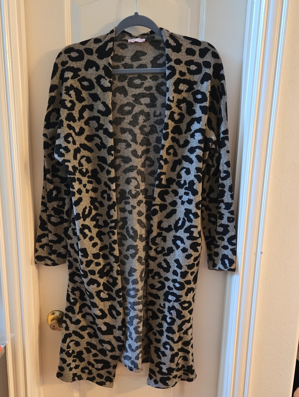 Pink Lily Black & Taupe/Grey Leopard Cardigan Size Large
